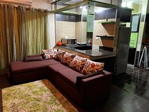 a living room with a couch and a kitchen at Luxury Modern Appartment in New Cairo in Cairo