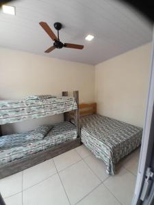 En eller flere senge i et værelse på Pousada do Forte