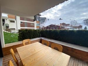 Balkón alebo terasa v ubytovaní Studio 4 pers, coin montagne, terrasse, parking privatif, centre village, non fumeur - FR-1-437-100