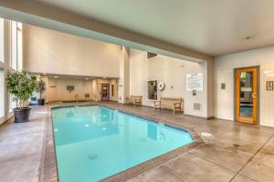 a large swimming pool in a large building at Belltown Court Sunset Suite in Seattle