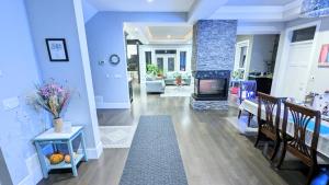 a living room with blue walls and a fireplace at Cozy Forest Home in Surrey