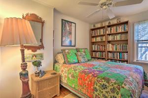 ein Schlafzimmer mit einem Bett, einer Lampe und Bücherregalen in der Unterkunft Cozy Garrison Home, 11 Mi to Bear Mountain! in Garrison