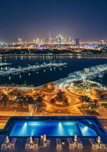 Bazén v ubytování Al Bandar Rotana – Dubai Creek nebo v jeho okolí