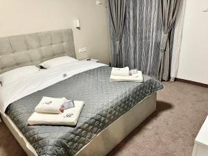 A bed or beds in a room at Bóris House