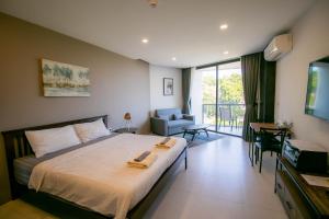 Postel nebo postele na pokoji v ubytování Escape Condominiums Beachfront Suites - Mae Phim + 37 fotografií