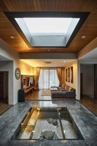 Ένα ή περισσότερα κρεβάτια σε δωμάτιο στο Baan Bua BT17 by Villacarte