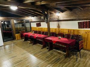A restaurant or other place to eat at Bóris House