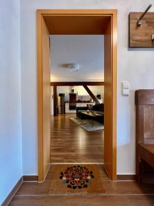 a hallway leading into a living room with an open door at Gemütliches Studio Apartment in Kehl Goldscheuer - 1A Guesthouse in Kehl am Rhein