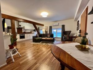 Η κουζίνα ή μικρή κουζίνα στο Gemütliches Studio Apartment in Kehl Goldscheuer - 1A Guesthouse