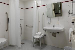 Koupelna v ubytování Globana Airport Hotel