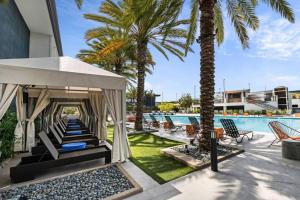 a patio with palm trees and a swimming pool at Luxurious stay near the Beach in Newport Beach