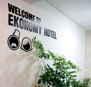 Sertifikat, penghargaan, tanda, atau dokumen yang dipajang di Ekonomy Hotel