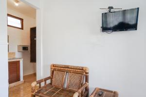 TV a/nebo společenská místnost v ubytování Indopurejoy House - Komala Indah Cottages