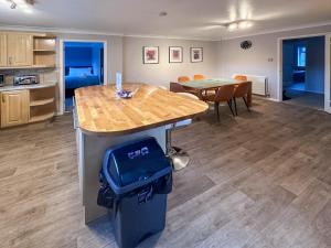 Kuchyň nebo kuchyňský kout v ubytování BLUNSDON LODGE - Spacious Bungalow, High Speed Wi-Fi, Free Private Parking, Garden + 10 fotografií