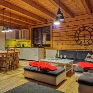 Køkken eller tekøkken på LK Resort Łapsze domy z prywatną balią i sauną + 39 billeder