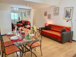 Very cosy flat in heart of Old Town of Nice near beach