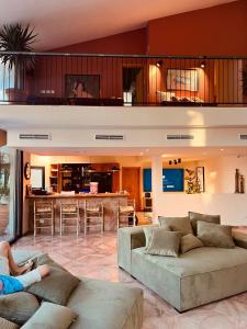 a living room with two people sitting on couches at Villa Balfour in Eilat