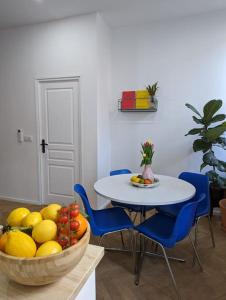 Zdjęcie z galerii obiektu T2 cosy avec terrasse et parking w Marsylii