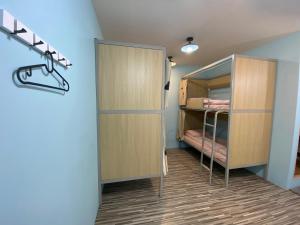 a room with two bunk beds and a closet at Yo Yo Dive in Xiaoliuqiu