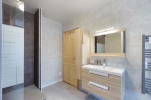 Ένα μπάνιο στο Résidence du Parc - Happy Rentals