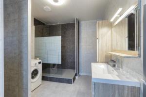 a bathroom with a washing machine and a sink at Résidence du Parc - Happy Rentals in Saint-Gervais-les-Bains