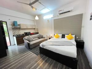 a bedroom with a king sized bed and a kitchen at BedChambers Serviced Apartment, Jubilee Hills in Hyderabad