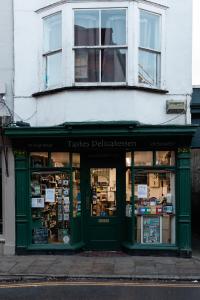 a store front with a green door on a street at Luxury Eton Cottage-Design Led in Eton