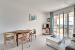 Zdjęcie z galerii obiektu PETIT CORAIL Duplex agreable St Raphael - proche mer w miejscowości Saint-Raphaël