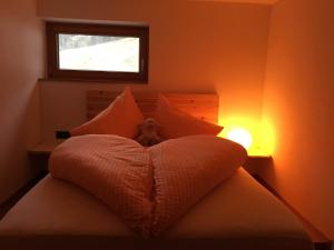 Postel nebo postele na pokoji v ubytování Kleines Paradies Montafon