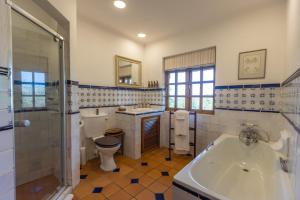 a bathroom with a tub and a toilet and a sink at Jembisa Bush Home in Melkrivier