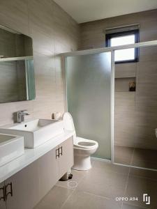 a bathroom with a toilet and a sink and a shower at Mangolia Farm in San Juan