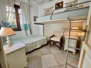 a small room with a bunk bed and a desk at Casa Marià by Wonderful Italy in Olbia