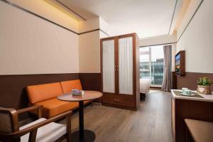 Posezení v ubytování A Memory Hotel-Hotel in the Garden, Beijing Daxing International Airport, Beijing Aerospace Museum, Beijing Wildlife Park, Free daily necessities, Free night snack, Free laundry, English communication well, Free travel advice