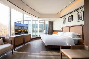Postel nebo postele na pokoji v ubytování A Memory Hotel-Hotel in the Garden, Beijing Daxing International Airport, Beijing Aerospace Museum, Beijing Wildlife Park, Free daily necessities, Free night snack, Free laundry, English communication well, Free travel advice