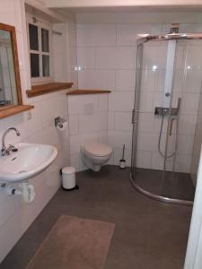 Koupelna v ubytování Country cottage Anna Paulowna, self checkin + 15 fotografií