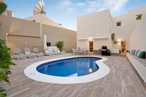 Bazén v ubytovaní Luxury Villa Taganana alebo v jeho blízkosti