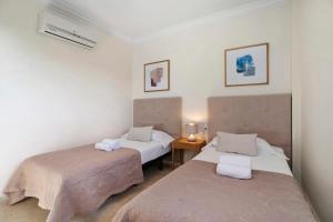 Posteľ alebo postele v izbe v ubytovaní Luxury Villa Taganana