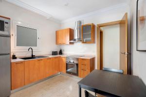 Kuchyňa alebo kuchynka v ubytovaní Luxury Villa Taganana