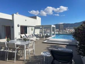 The swimming pool at or close to Athens Lycabettus Hill Penthouse, Private Roof Garden & Pool Még 36 kép