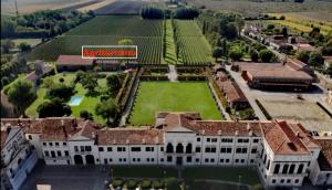 an aerial view of a large white building with a green lawn at Agriturismo Dominio di Bagnoli in Bagnoli di Sopra