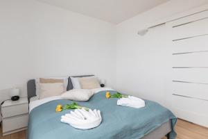Łóżko lub łóżka w pokoju w obiekcie Apartament przy Plaży - Campingowa - Widok na Morze by Noclegi Renters