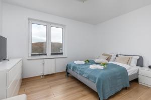 Łóżko lub łóżka w pokoju w obiekcie Apartament przy Plaży - Campingowa - Widok na Morze by Noclegi Renters