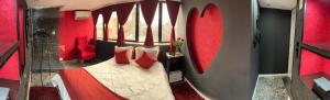 a bedroom with red walls and a bed with red pillows at Modern & Central 3 minutes from the River in Vila Nova de Gaia