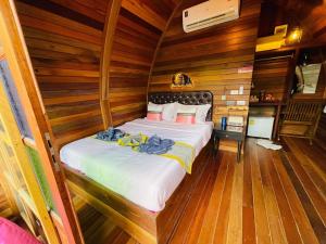 Postel nebo postele na pokoji v ubytování Plaiphu Pool Villas
