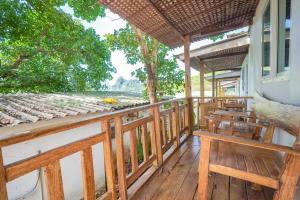 Ban công/sân hiên tại Phi Phi Cozy Seafront Resort