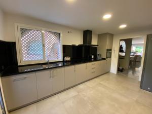 Kuchnia lub aneks kuchenny w obiekcie Alhambra del Golf - Guadalmina