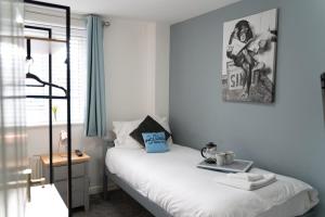 Gallery image of 3 Smart TVs, Sleeps 3, VAN PARKING, Fast WIFI in Corby