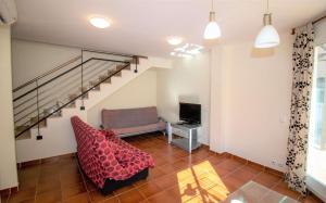 Et tv og/eller underholdning på PALM BEACH 132 Adosado con jardin y piscina ALBERT VILLAS