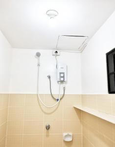 Bagno di NomadsMNL Airport Hostel
