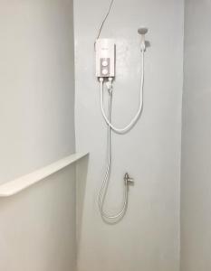 Bagno di NomadsMNL Airport Hostel